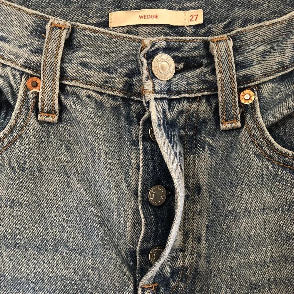 Levi’s Premium Wedgie Icon Fit Ankle Rigid Jeans in Shut Up Wash Size 27 - Picture 8 of 14